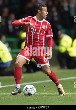 Glasgow, Regno Unito. 31 ottobre 2017. Thiago del Bayern durante la partita di Champions League tra il Celtic FC di Glasgow e il Bayern Monaco al Celtic Park di Glasgow, Regno Unito, il 31 ottobre 2017. Crediti: Sven Hoppe/dpa/Alamy Live News Foto Stock