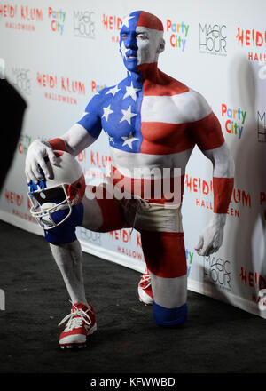 David Kirsch partecipa al 18th Annual Halloween Party di Heidi Klum al Magic Hour Rooftop Bar & Lounge il 31 ottobre 2017 a New York City. Credit: Erik Pendzich Foto Stock