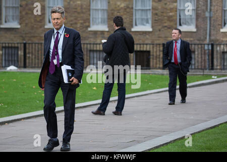 Londra, Regno Unito. 1 nov, 2017. ben bradshaw, manodopera mp per exeter, passeggiate attraverso college green in Westminster. Credito: mark kerrison/alamy live news Foto Stock