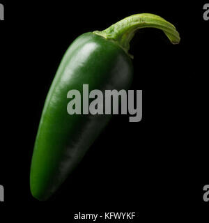 Santa Ana, California, Stati Uniti d'America. Xviii oct, 2017. Il jalapeno è una cultivar di Capsicum annuum specie. Giudizio medio sulla scala Scoville varia da 2.000 a 10.000. Credito: Stan Sholik/ZUMA filo/Alamy Live News Foto Stock