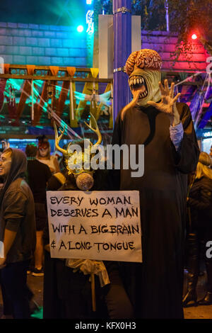 Los Angeles, Stati Uniti. 31 ottobre 2017. Evento speciale - West Hollywood Halloween Carnaval il 31 ottobre 2017 a West Hollywood, Los Angeles, California, Stati Uniti Credit: Chon Kit Leong/Alamy Live News Foto Stock