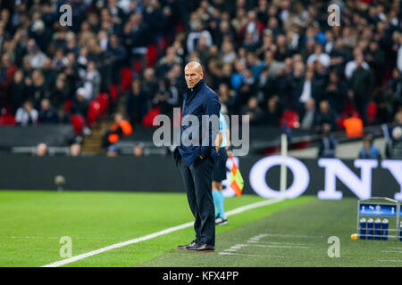 Londra, Regno Unito. 1st Nov 2017. Zinedine Zidane (Real) Football/Soccer : Real Madrid manager Zinedine Zidane durante la UEFA Champions League Group Stage match tra Tottenham Hotspur e Real Madrid al Wembley Stadium di Londra, Inghilterra . Credit: AFLO/Alamy Live News Foto Stock