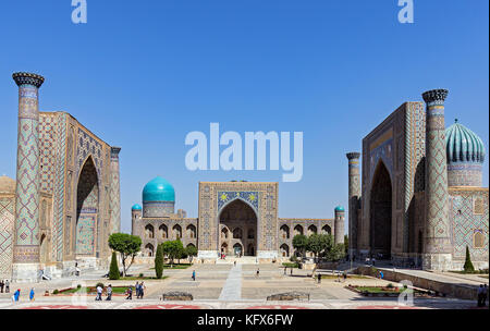 Vista panoramica della piazza Registan - Samarcanda, Uzbekistan Foto Stock