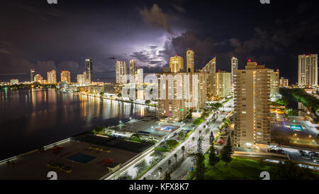 La vita notturna di Miami, vista città Foto Stock