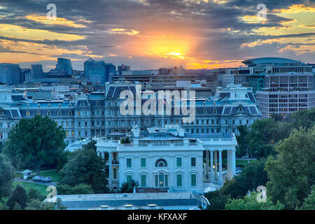 Settembre 12, 2017, Washington, DC, Stati Uniti d'America: il tesoro usa edificio, casa bianca, e eisenhower executive office building al tramonto visto da r Foto Stock