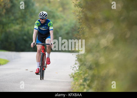 Photoshoot per wellingborough cicli, presenterà la propria gamma di kit di ciclismo in estate e in inverno a cavallo. Le riprese hanno avuto luogo intorno a Northampton. Foto Stock