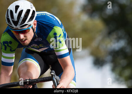 Photoshoot per wellingborough cicli, presenterà la propria gamma di kit di ciclismo in estate e in inverno a cavallo. Le riprese hanno avuto luogo intorno a Northampton. Foto Stock