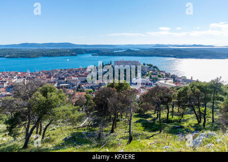 Fortezza di San Michele vista dalla Fortezza di San Giovanni, Šibenik, Šibensko-Kninska, Dalmazia, Croazia, Europa. Foto Stock