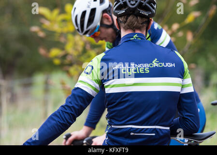 Photoshoot per wellingborough cicli, presenterà la propria gamma di kit di ciclismo in estate e in inverno a cavallo. Le riprese hanno avuto luogo intorno a Northampton. Foto Stock