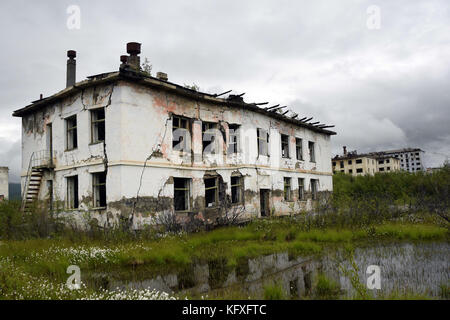 La città fantasma di Kadykchan nella regione di Kolyma, nel nord est della Siberia, Russia. Foto Stock
