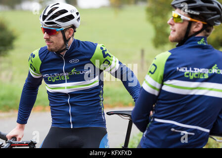 Photoshoot per wellingborough cicli, presenterà la propria gamma di kit di ciclismo in estate e in inverno a cavallo. Le riprese hanno avuto luogo intorno a Northampton. Foto Stock