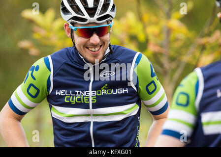 Photoshoot per wellingborough cicli, presenterà la propria gamma di kit di ciclismo in estate e in inverno a cavallo. Le riprese hanno avuto luogo intorno a Northampton. Foto Stock