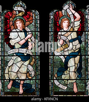 Spiriti servitori proclamare la salvezza da Henry Holiday, St. Oswald è la Chiesa, Grasmere, Cumbria, Regno Unito Foto Stock