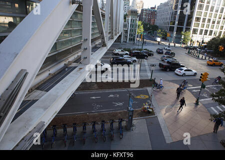 TRIBECA Bridge dove Chambers Street si interseca con West Street a Lower Manhattan Foto Stock