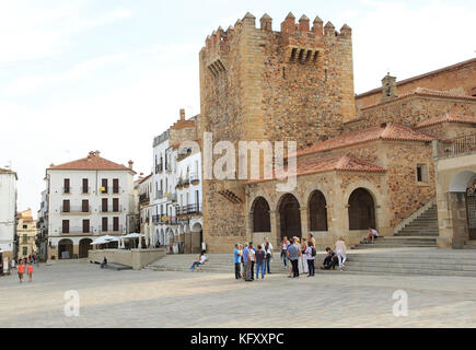 Torre de Bujaco torre in Plaza Mayor, Caceres, Estremadura, Spagna Foto Stock