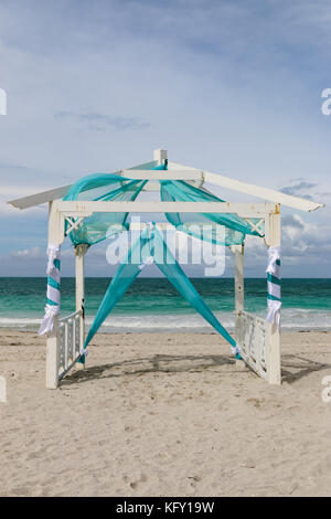 Wedding gazebo sulla spiaggia, Cuba, varadero Foto Stock