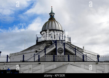 Camera Obscura on Eastbourne molo, East Sussex, Inghilterra, 2015 Foto Stock