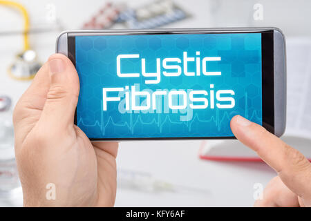 Smartphone con il testo della fibrosi cistica sul display Foto Stock