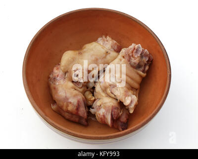 Ciotola con il bollito di maiale gambe close up Foto Stock