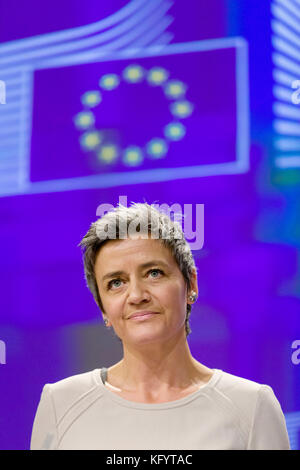 Il Belgio, Bruxelles: conferenza stampa con il Commissario europeo per la concorrenza Margrethe Vestager dopo che ella ha annunciato un'indagine se vai Foto Stock