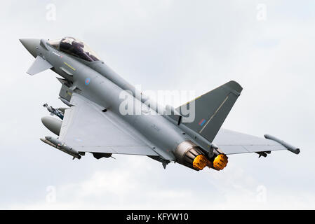 Un Eurofighter Typhoon twin-motore jet da combattimento della Royal Air Force a RAF Fairford. Foto Stock