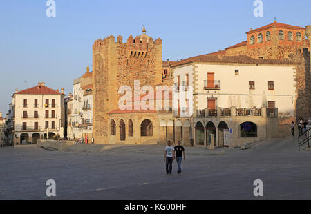 Torre de Bujaco torre in Plaza Mayor, Caceres, Estremadura, Spagna Foto Stock