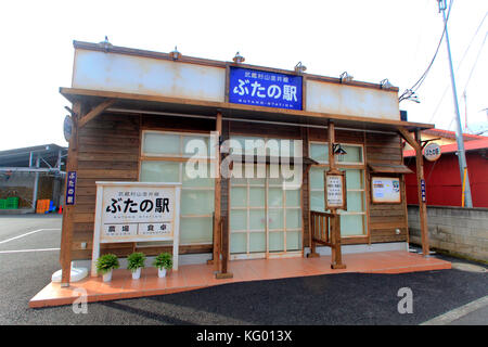 Buta-no-eki stazione ferroviaria forma la carne di maiale shop in musashi-murayama city western TOKYO GIAPPONE Foto Stock