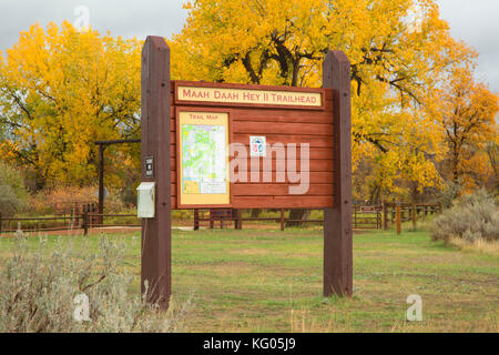 Maah Daah Hey Trail sentiero chiosco, Sully Creek State Park, Medora, North Dakota Foto Stock