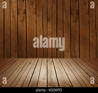In prossimità della parete fatta di assi di legno ,sfondo per la presentazione Foto Stock