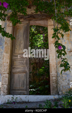 Un vecchio portale in assos sull'isola greca di Cefalonia Foto Stock