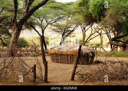 Tradizionale casa rotonda di persone dalla samburu tribù nel sud horr villaggio in Kenya Foto Stock