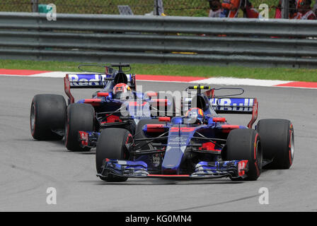 Formula 1 Malaysian Grand Prix - Race Day featuring: Carlos SAINZ Jr., Pierre GASLY Where: Sepang, Selangor, Malaysia When: 11 Nov 2011 Credit: ATP/Thinakaran Shanmugam/WENN.com Foto Stock