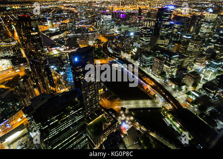 Città di Melbourne presi dall'Eureka Tower di notte tempo. Foto Stock