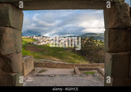 Ingapirca parete inca, noto più grandi rovine inca in Ecuador, e la città nuova Foto Stock