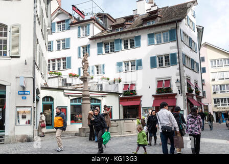 Strada pedonale in città vecchia città vecchia di Zurigo città svizzera Foto Stock