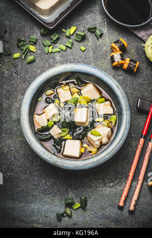 Ciotola di giapponese zuppa di miso , vista superiore Foto Stock