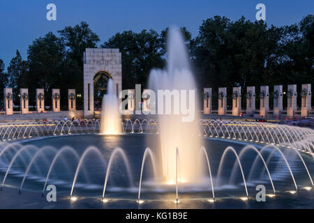 La Prima Guerra Mondiale 2 Memorial di notte, National Mall di Washington DC, Stati Uniti d'America Foto Stock