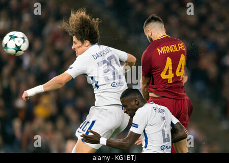 Roma, Italia. 31 ottobre 2017. (L-R) David Luiz, Antonio Rudiger (Chelsea), Kostas Manolas (Roma) calcio: UEFA Champions League gruppo C partita tra AS Roma 3-0 Chelsea allo Stadio Olimpico di Roma, Italia . Crediti: Maurizio Borsari/AFLO/Alamy Live News Foto Stock