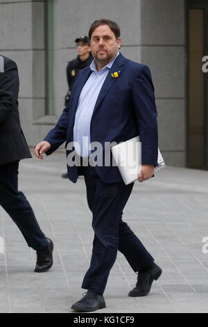 Madrid, Spagna. 2 novembre 2017. Il presidente dell'ERC Oriol Junqueras arriva al Tribunale nazionale per dichiarare il processo di indipendenza della Catalogna, a Madrid, giovedì 2 novembre 2017. Crediti: Gtres Información más Comuniación on line, S.L./Alamy Live News Foto Stock