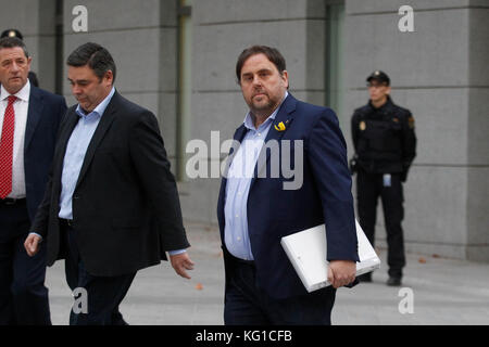 Madrid, Spagna. 2 novembre 2017. Il presidente dell'ERC Oriol Junqueras arriva al Tribunale nazionale per dichiarare il processo di indipendenza della Catalogna, a Madrid, giovedì 2 novembre 2017. Crediti: Gtres Información más Comuniación on line, S.L./Alamy Live News Foto Stock