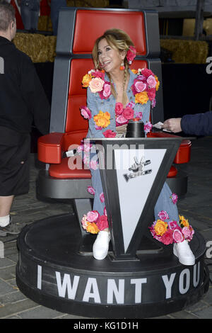 Kathie Lee Gifford interpreta Miley Cyrus alla NBC Today Halloween Extravaganza 2017 al Rockefeller Plaza. New York, 31.10.2017 | utilizzo in tutto il mondo Foto Stock