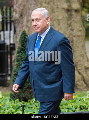 Londra, Regno Unito. 02nov, 2017. Theresa Maggio incontra il primo ministro di israele Benjamin Netanyahu credito: gary mitchell/alamy live news Foto Stock