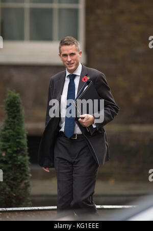 FILE: Downing Street, Londra, Regno Unito. 2 novembre 2017. Gavin Williamson (foto: Partecipazione al Gabinetto Meeting del 31 ottobre come Chief Whip) ha nominato Segretario di Stato per la Difesa dopo le dimissioni di Sir Michael Fallon. Credit: Malcolm Park/Alamy Live News. Foto Stock