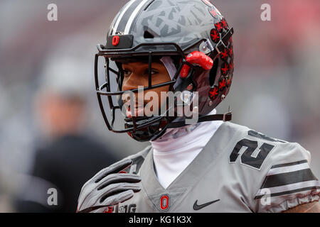 Ottobre 28th, 2017: Ohio State Buckeyes running back Antonio Williams (26) si affaccia sulla prima un NCAA Football gioco tra la Ohio State Buckeyes e Penn State Nittany Lions presso lo Stadio Ohio, Columbus, OH. Adam Lacy/CSM Foto Stock