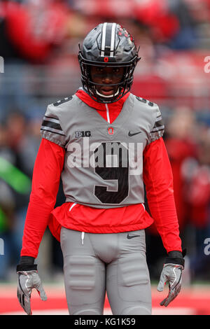 Ottobre 28th, 2017: Ohio State Buckeyes wide receiver Binjimen Victor (9) si affaccia sulla prima un NCAA Football gioco tra la Ohio State Buckeyes e Penn State Nittany Lions presso lo Stadio Ohio, Columbus, OH. Adam Lacy/CSM Foto Stock