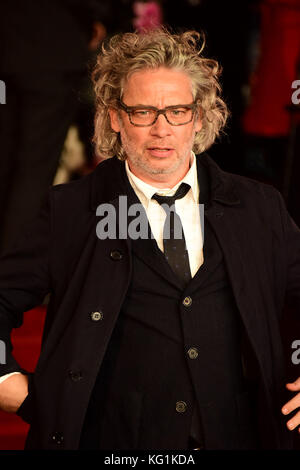 Londra, Regno Unito. 02Nov, 2017. Dexter Fletcher frequentando la Premiere mondiale di assassinio sul ORIET EXPRESS presso la ROYAL ALBERT HALL di Londra . Giovedì 02 Noveber 2017 Credit: Peter Phillips/Alamy Live News Foto Stock