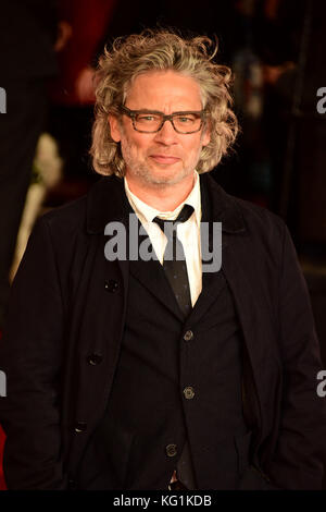 Londra, Regno Unito. 02Nov, 2017. Dexter Fletcher frequentando la Premiere mondiale di assassinio sul ORIET EXPRESS presso la ROYAL ALBERT HALL di Londra . Giovedì 02 Noveber 2017 Credit: Peter Phillips/Alamy Live News Foto Stock