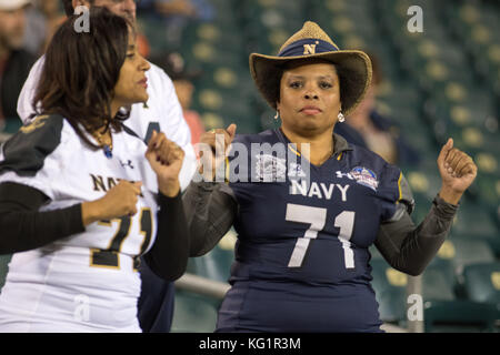 Philadelphia, Pennsylvania, USA. 2° Nov, 2017. Navy per gli appassionati di calcio, al Lincoln Financial Field di Philadelphia PA Credito: Ricky Fitchett/ZUMA filo/Alamy Live News Foto Stock