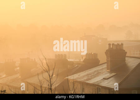 Londra, Regno Unito. 3 novembre, 2017. wimbledon engufed paesaggio in early morning mist credito: amer ghazzal/alamy live news Foto Stock