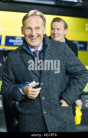 Dortmund, Germania. 1 novembre 2017. Hans-Joachim WATZKE (Vorsitzender Geschaeftsfuehrer DO), Fussball Champions League, Gruppenphase, gruppo H, Borussia Dortmund (DO) - APOEL Nikosia (APOEL) 1:1, AM 01.11.2017 a Dortmund/Germania. |utilizzo del credito mondiale: dpa/Alamy Live News Foto Stock